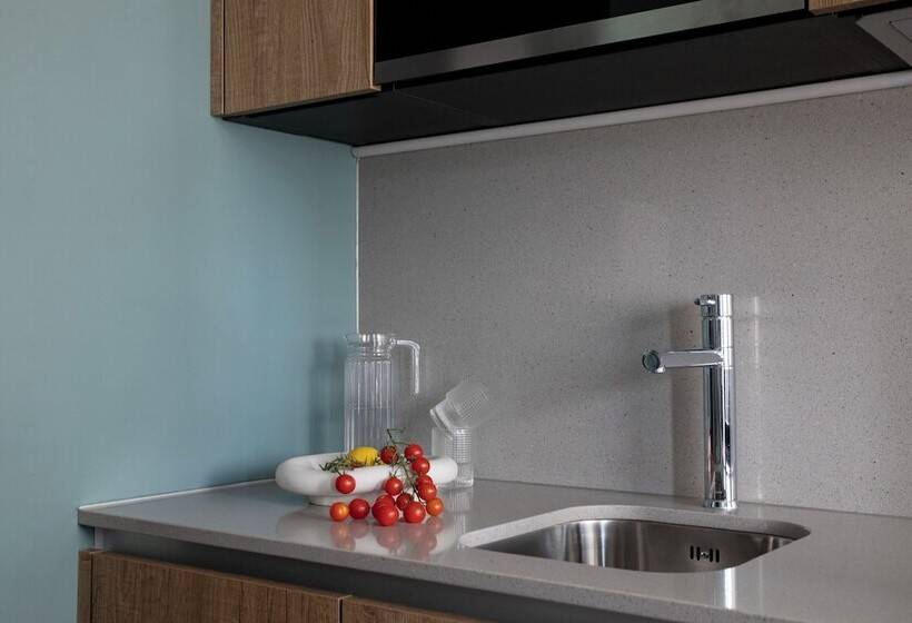 Bob W Tower Hill Studios