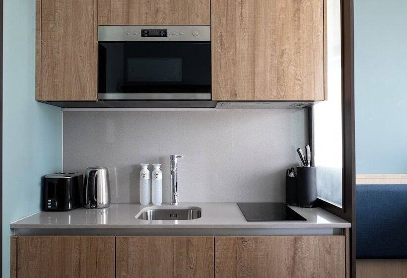 Bob W Tower Hill Studios