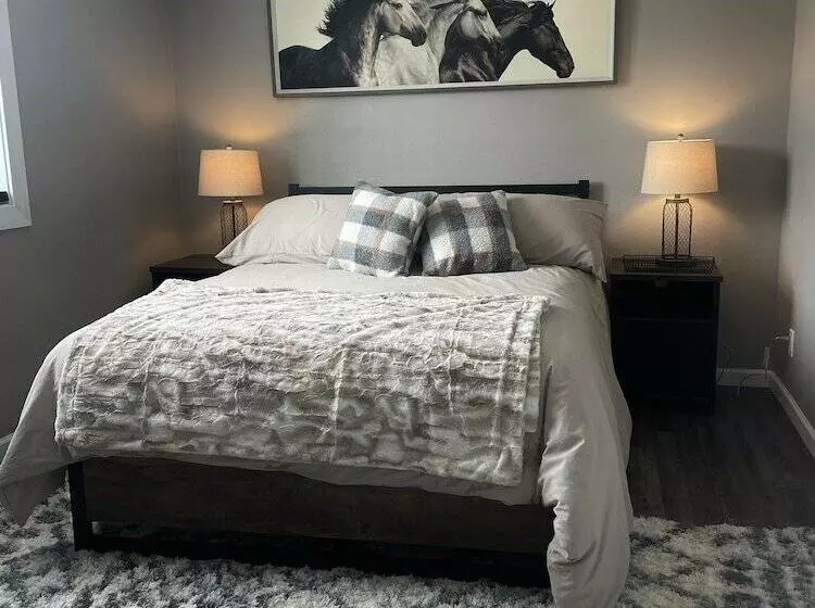 Hotelli Alaska Lake And Lodge At Longmere