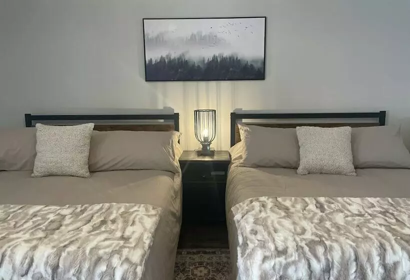 Hotelli Alaska Lake And Lodge At Longmere