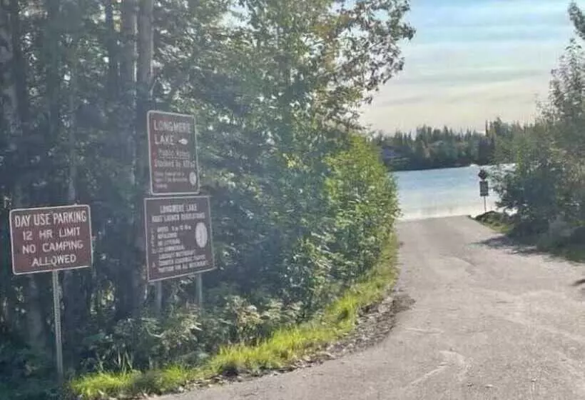 Hotelli Alaska Lake And Lodge At Longmere