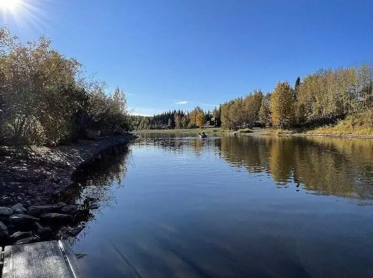 Hotelli Alaska Lake And Lodge At Longmere
