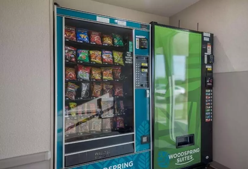 هتل Woodspring Suites Milwaukee   Menomonee Falls