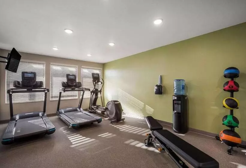 هتل Woodspring Suites Milwaukee   Menomonee Falls
