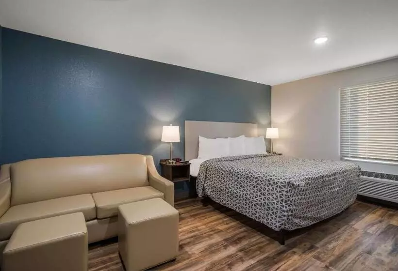 هتل Woodspring Suites Milwaukee   Menomonee Falls