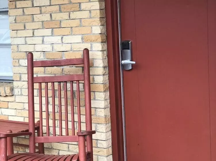 King Guest Room Located At The Joplin Inn At The Entrance To Mountain Harbor, Just 2 1/2 Miles From