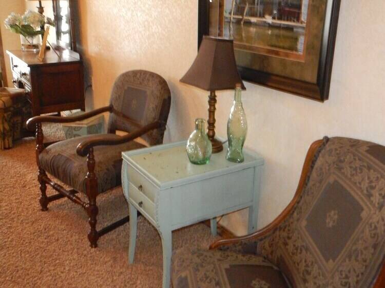 Lake View Three Bedroom, Three Bath Harbor North Luxury Cottage With Private Hot Tub Overlooking Lak