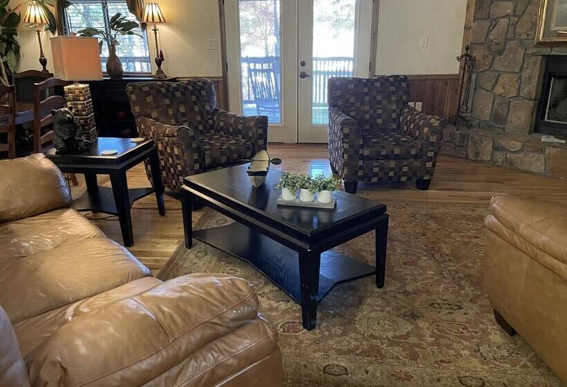 Lake View Three Bedroom, Three Bath Harbor North Luxury Cottage With Private Hot Tub Overlooking Lak