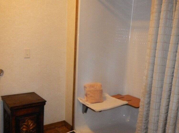 Lake View Three Bedroom, Three Bath Harbor North Luxury Cottage With Private Hot Tub Overlooking Lak