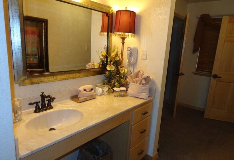 Lake View Two Bedroom, Two Bath Log Sided Cottage With Private Hot Tub Overlooking Lake Ouachita. By