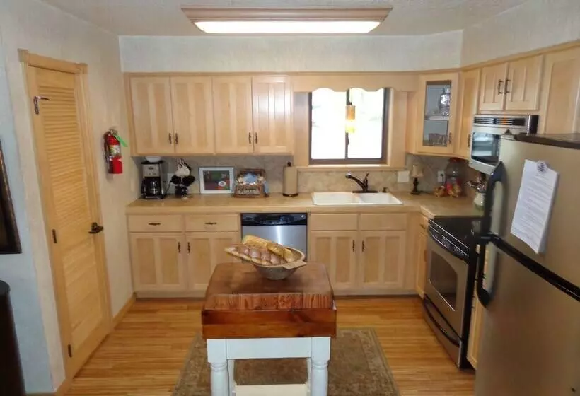 Lake View Two Bedroom, Two Bath Log Sided Cottage With Private Hot Tub Overlooking Lake Ouachita. By