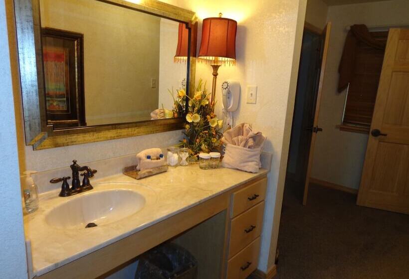 Lake View Two Bedroom, Two Bath Log Sided Cottage With Private Hot Tub Overlooking Lake Ouachita. By