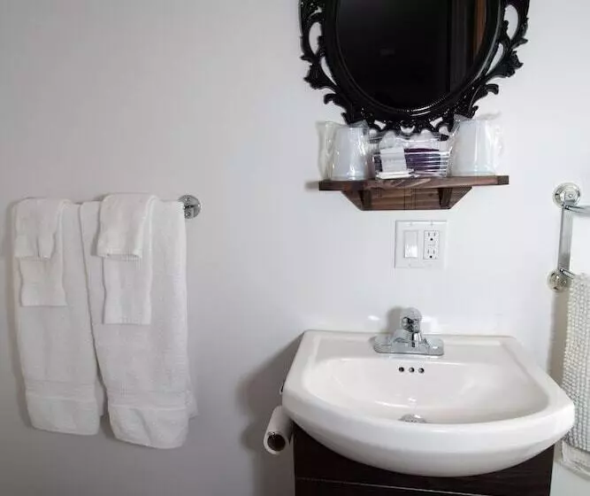 Motel Au Bord De L Eau