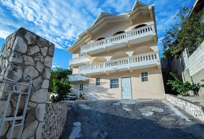 پانسیون 876 Ja Oasis & Homestay   By Kingston Airport