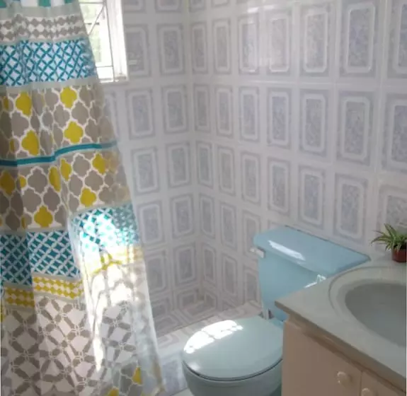 پانسیون 876 Ja Oasis & Homestay   By Kingston Airport