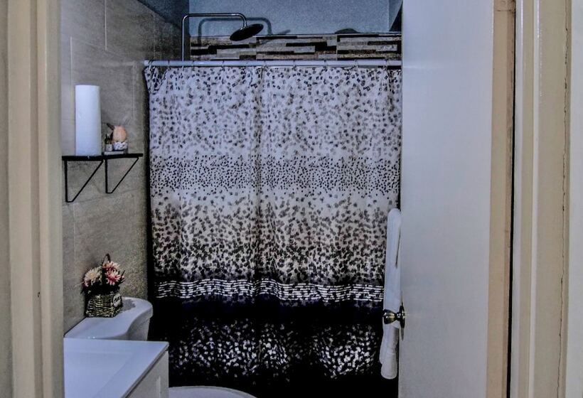 پانسیون 876 Ja Oasis & Homestay   By Kingston Airport