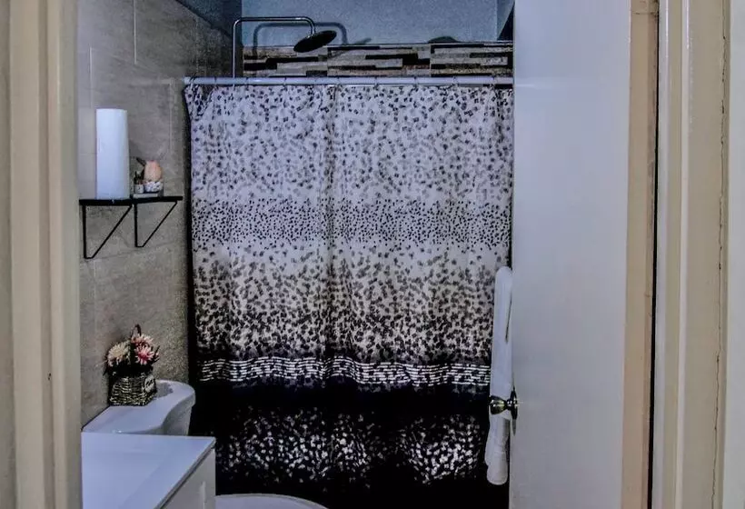 پانسیون 876 Ja Oasis & Homestay   By Kingston Airport