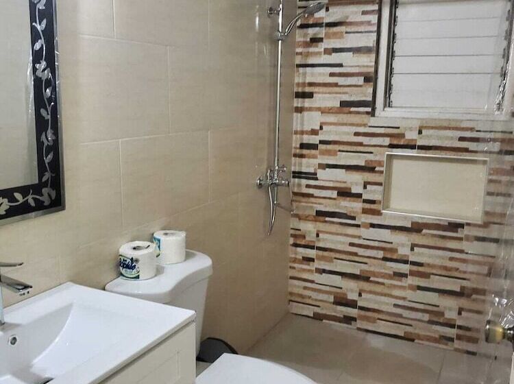 پانسیون 876 Ja Oasis & Homestay   By Kingston Airport