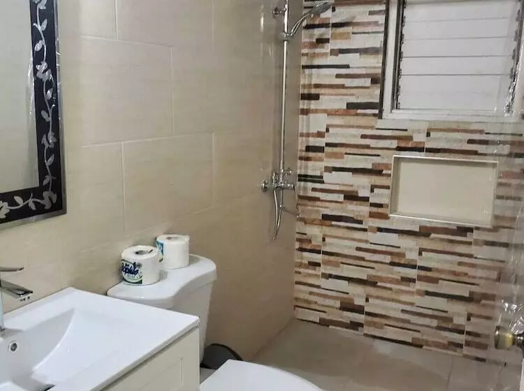 پانسیون 876 Ja Oasis & Homestay   By Kingston Airport