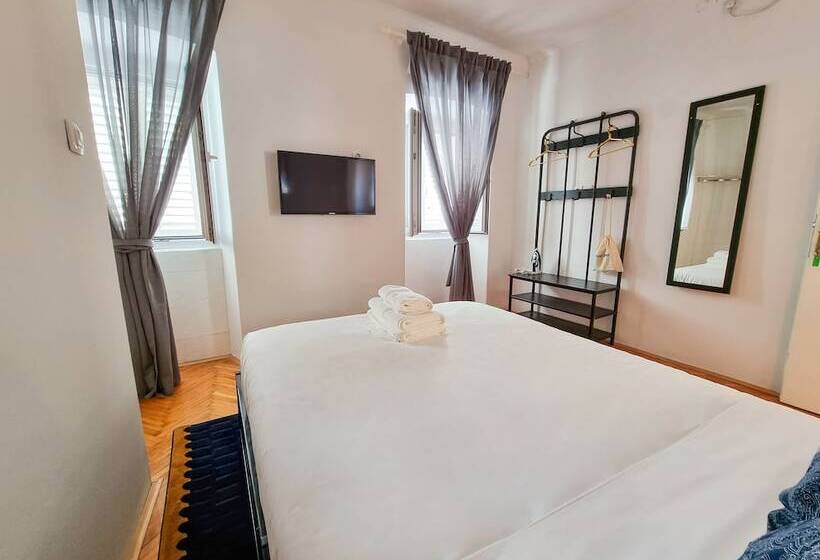 ペンション De Spot Guest House