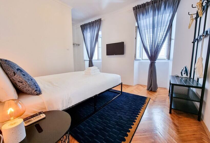 ペンション De Spot Guest House