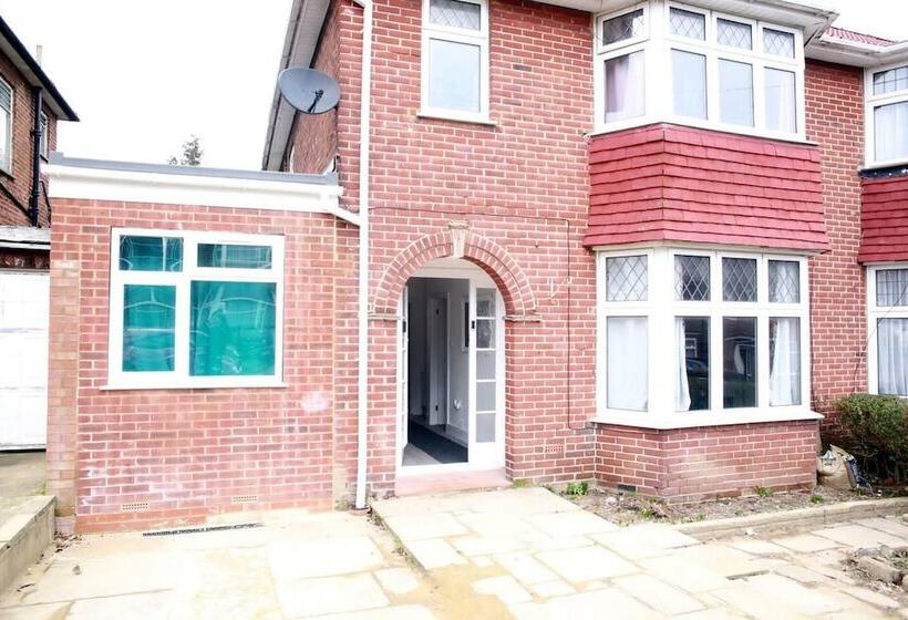 إقامة Deluxe 4 Bed House Close2 Wembley Stadium