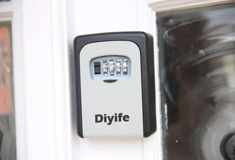 Residenssi Deluxe 4 Bed House Close2 Wembley Stadium