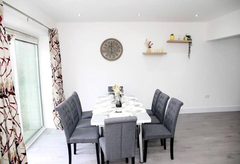 إقامة Deluxe 4 Bed House Close2 Wembley Stadium