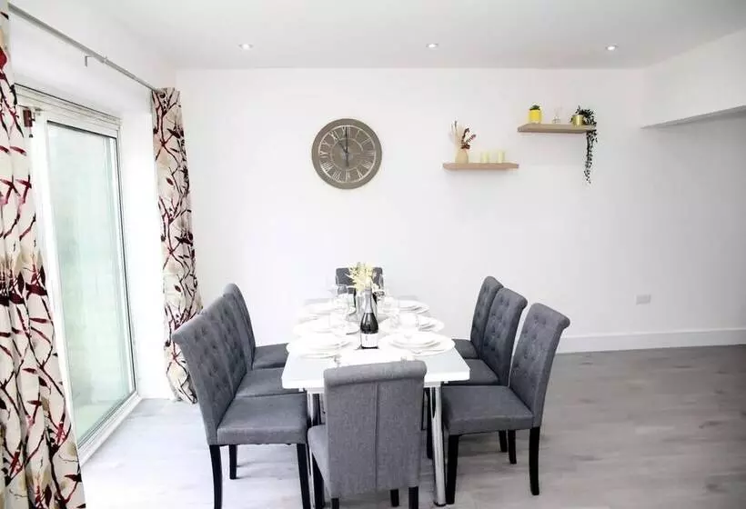 Residenssi Deluxe 4 Bed House Close2 Wembley Stadium
