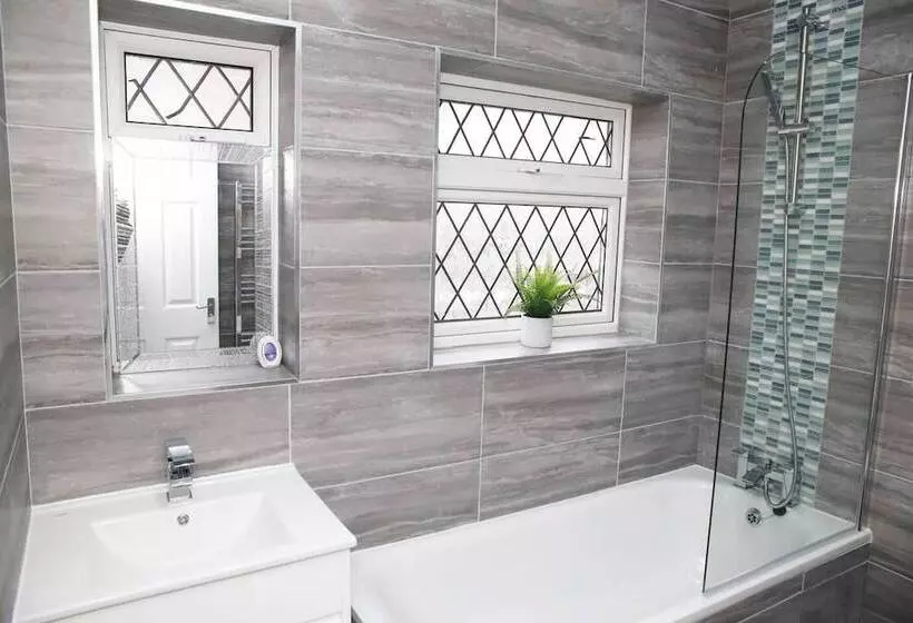 Residenssi Deluxe 4 Bed House Close2 Wembley Stadium