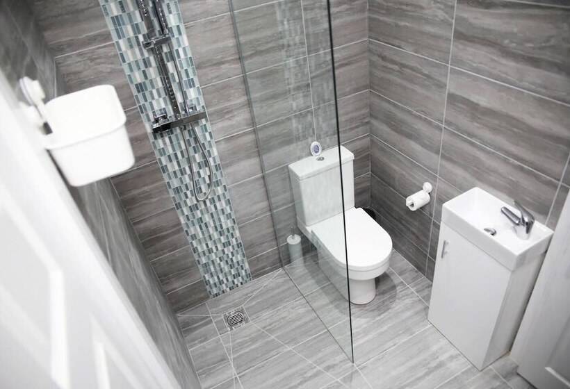 إقامة Deluxe 4 Bed House Close2 Wembley Stadium