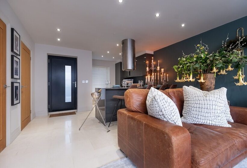 Residentie Luxury 2 Bed House In Cheltenham