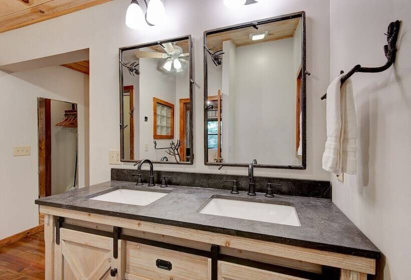 Heritage Hill Cabins