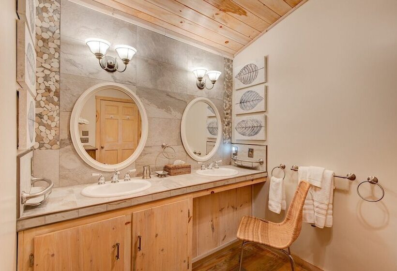 Heritage Hill Cabins