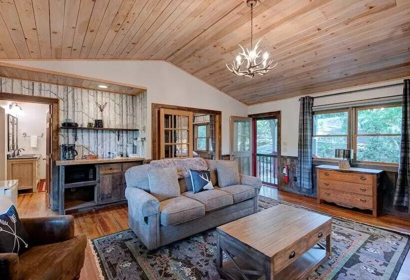 Heritage Hill Cabins