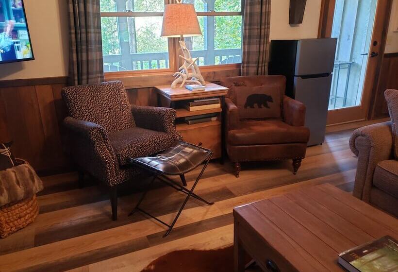 Heritage Hill Cabins