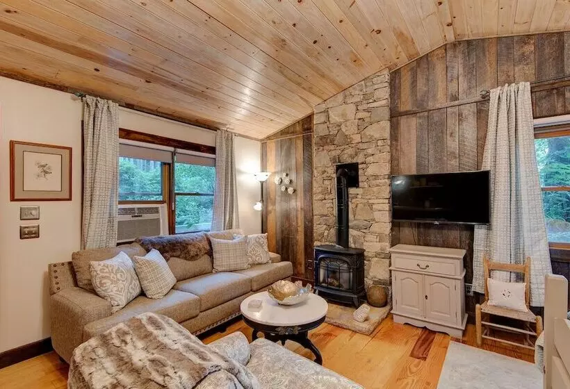 Heritage Hill Cabins