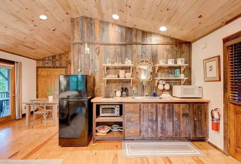 Heritage Hill Cabins