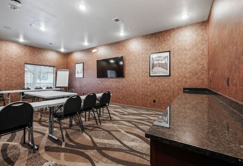 Cobblestone Hotel & Suites Mosinee