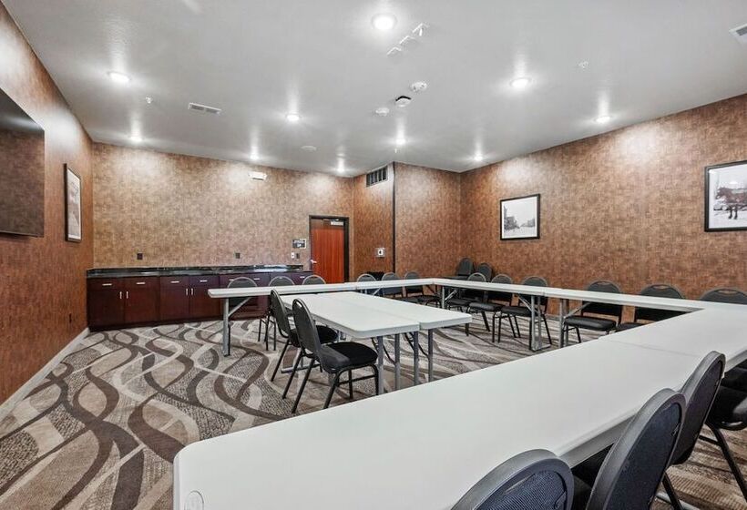 Cobblestone Hotel & Suites Mosinee