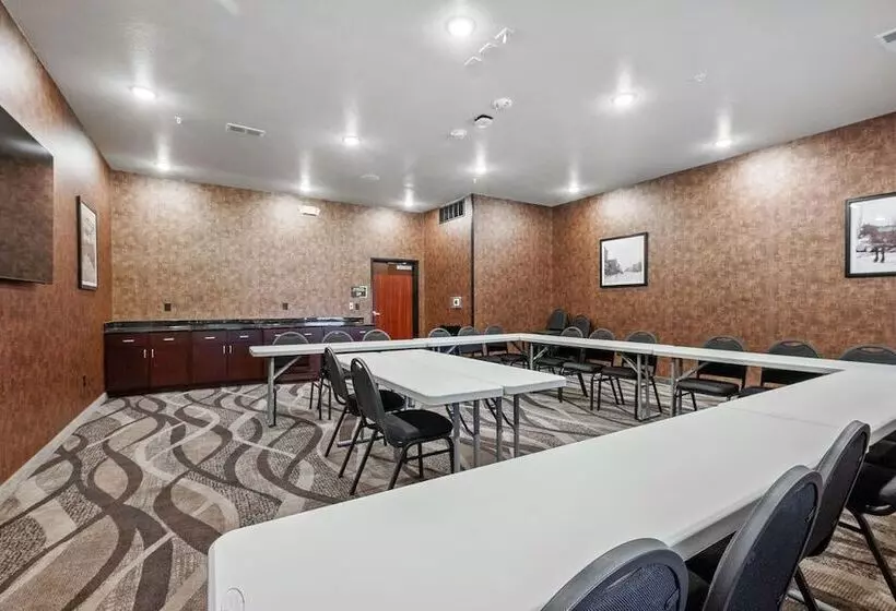 Cobblestone Hotel & Suites   Mosinee