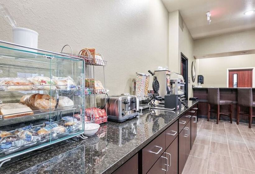 Cobblestone Hotel & Suites Mosinee