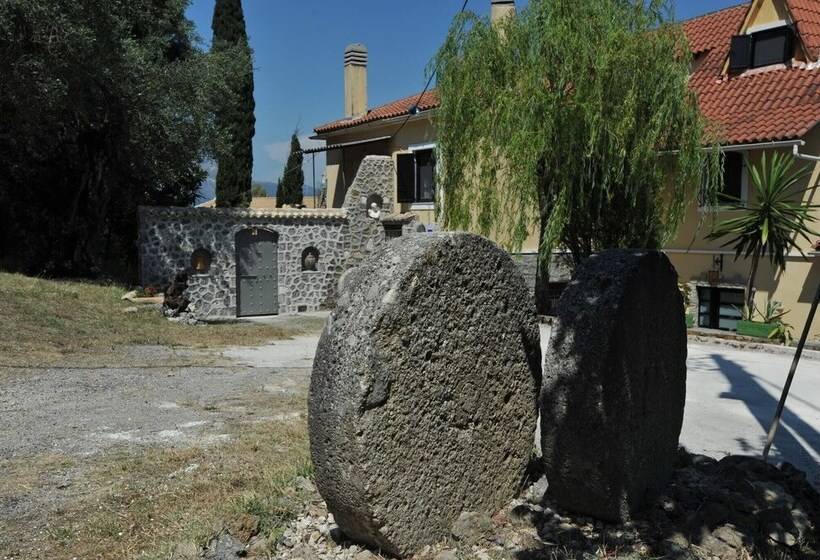 فندق Corfu Green Paradise Luxury Villa In Mistralatika, Kato Korakiana
