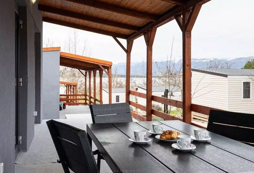 Majatalo Mobile Homes  Kamp Karin 17