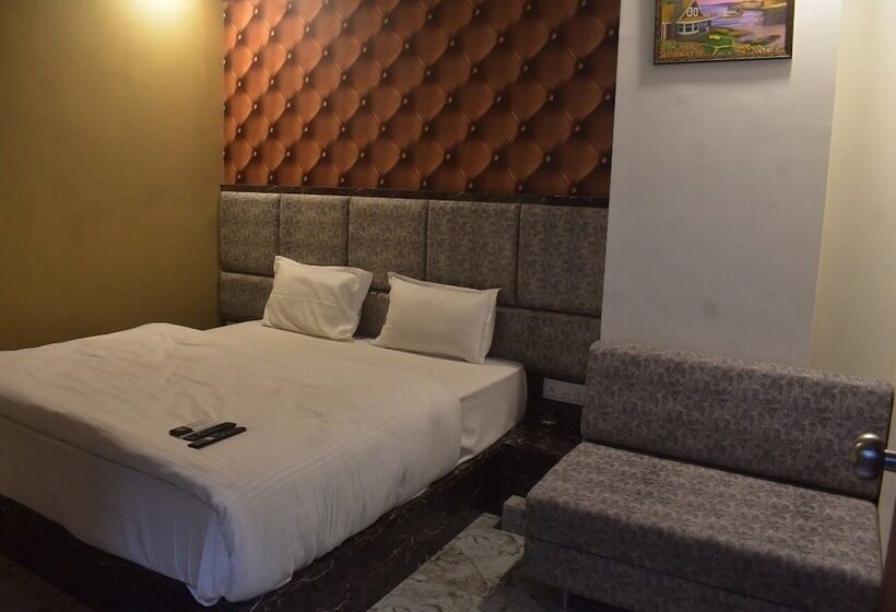 Peradiot Hotel   Vastrapur