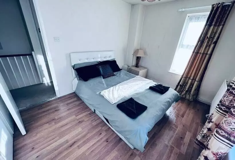 レジデンス Beautiful 3 Bed House In High Wycombe