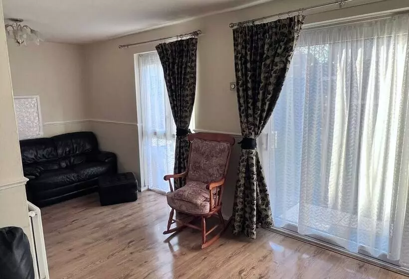 レジデンス Beautiful 3 Bed House In High Wycombe