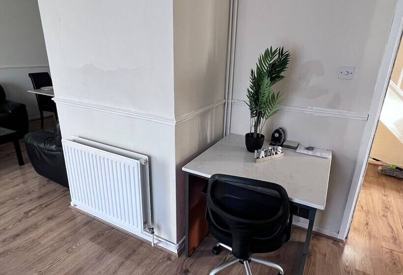 住所  Beautiful 3 Bed House In High Wycombe