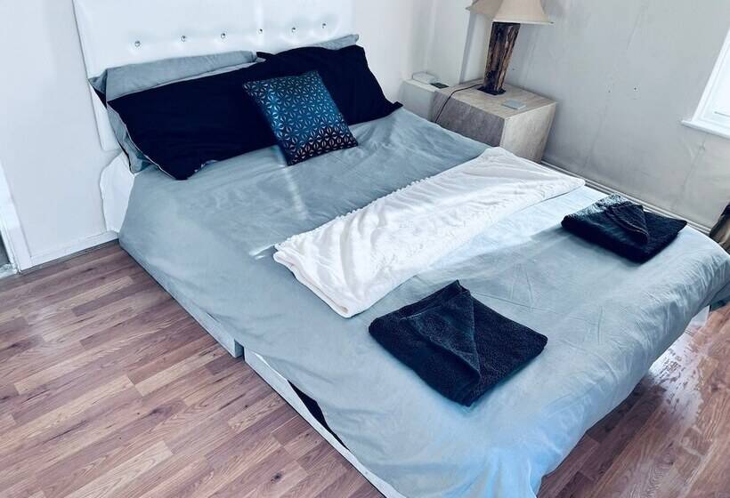 住所  Beautiful 3 Bed House In High Wycombe