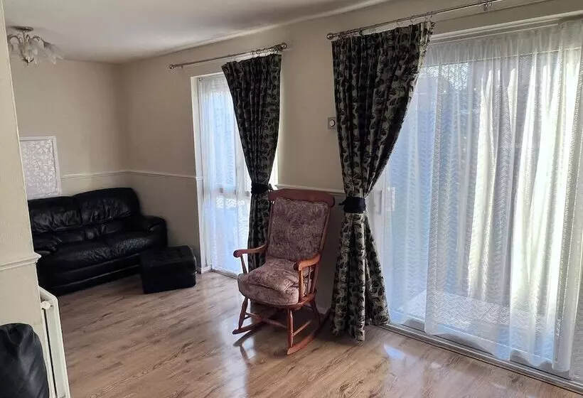 レジデンス Beautiful 3 Bed House In High Wycombe